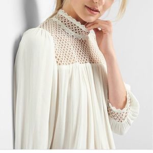 Gap diamond crochet mockneck XS NWOT